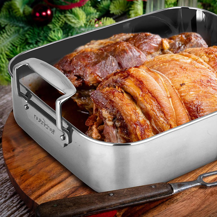 Roasting Pan / Roaster With Polished Rack And Cast Handle